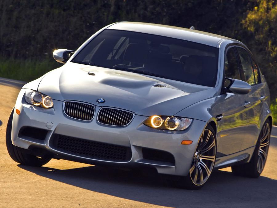  BMW M3 Sedan 2008 года  (US) (фото 9 из 16)